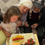 95-yasindaki-kore-gazisine-dogum-gunu-surprizi-eJfytkbk.webp