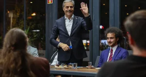 baskan-alemdar-sakaryada-genclerle-bulustu-tYT91SwN.webp