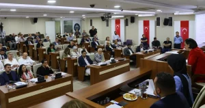 baskan-kinaydan-emek-ve-halk-vurgusu-9OaUCENJ.webp