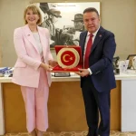 birlesik-krallik-turkiye-buyukelcisi-baskan-muhittin-boceki-ziyaret-etti-F3ys1YY2.webp