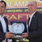 bremenden-uzanan-dost-eli-dalamana-ulasti-z7SXvgN6.webp