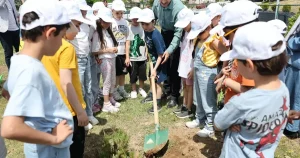 cayirovali-ogrenciler-birlikte-fidan-dikti-O9fN3bJb.webp