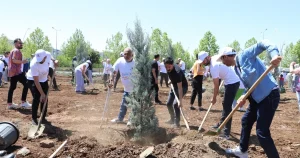 diyarbakirda-engelliler-fidan-dikerek-gelecege-nefes-oldu-NgVeB3YU.webp