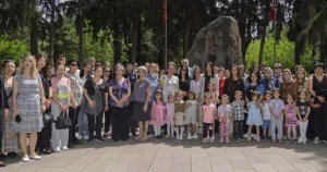 izmirli-annelere-en-ozel-kutlama-mpjFszl3.webp