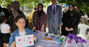 kocaeli-golcuklu-cocuklar-elleriyle-annelerine-hediye-yapti-2Mc7G8ea.webp
