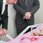 kocaelide-baskan-buyukakin-anneler-gununde-sehit-ailesi-ve-huzurevine-gitti-AcABJPdb.webp