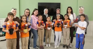 konyada-cocuklar-cicekleri-annelerine-hediye-etti-qlQijRlx.webp