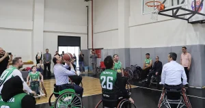 konyada-tekerlekli-sandalyede-pota-heyecani-4t5nPjmN.webp