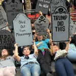 manhattanda-milyarder-galasina-protesto-soku-XBmZJEUL.webp