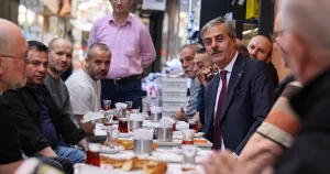 sakarya-uzuncarsida-baskan-alemdar-kunduraci-esnafiyla-bulustu-pg7KdNCs.webp